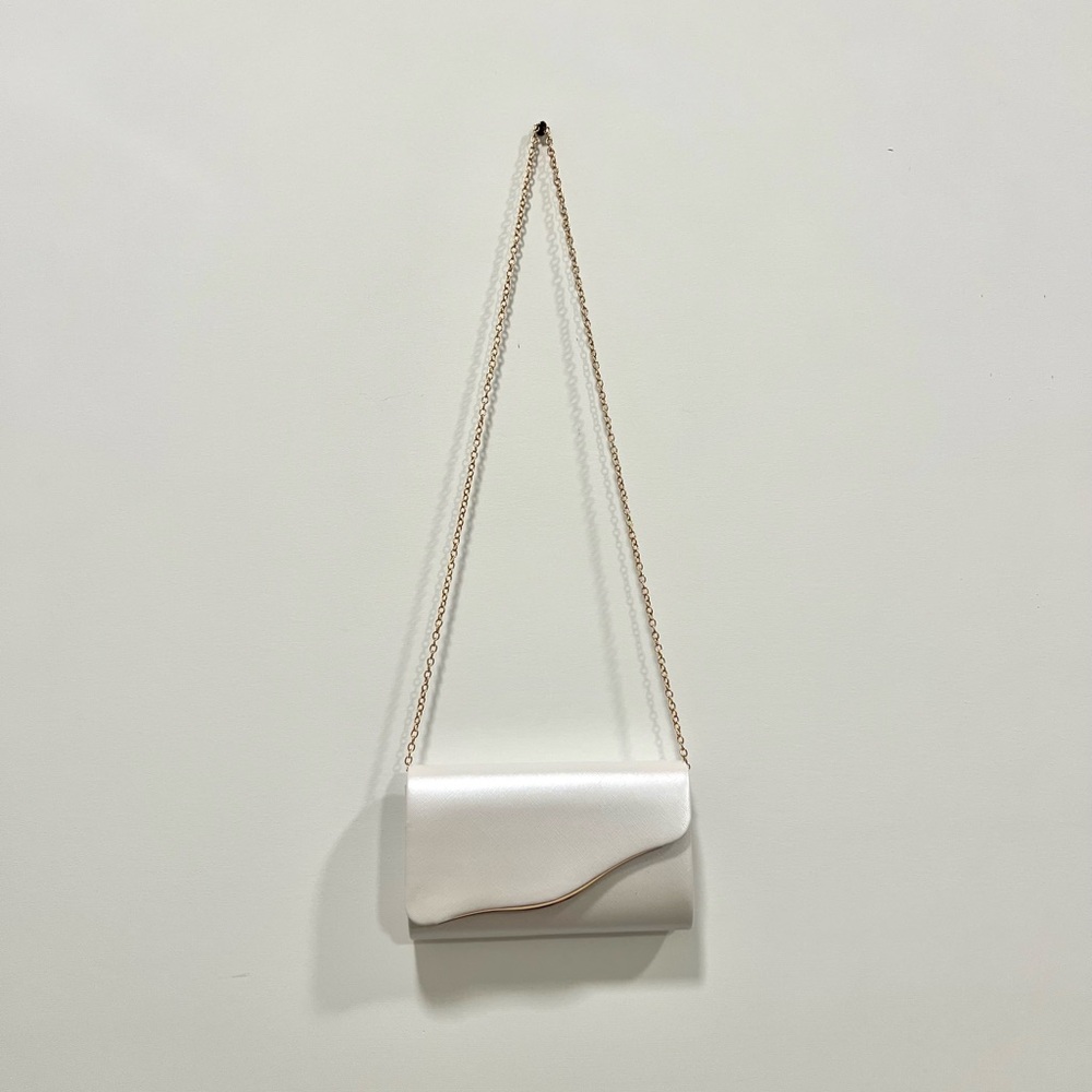 Elegant Cream Chain-Strap Evening Clutch